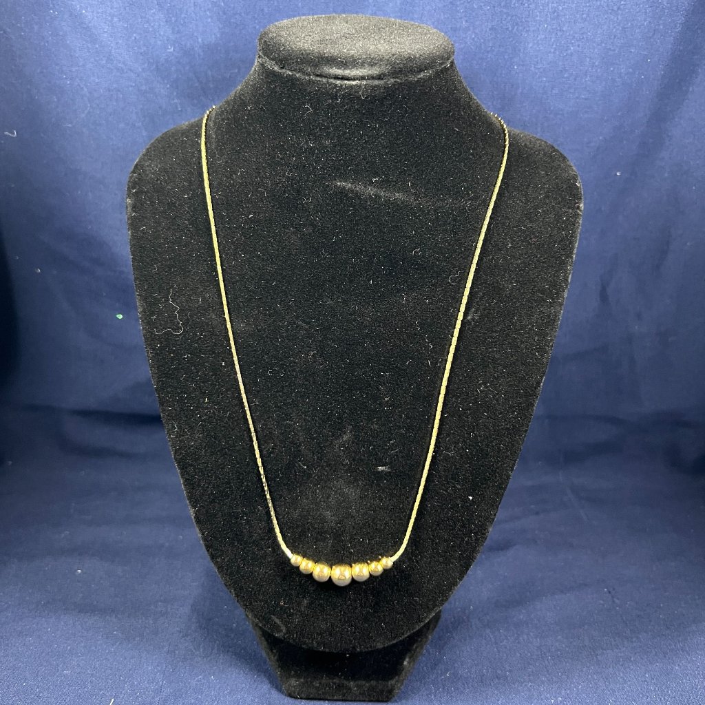 17 Gold Tone Necklace With Graduated Gold Tone Beads
